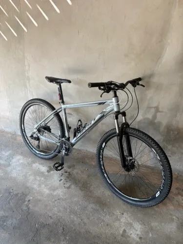 Bicicleta First aro 29