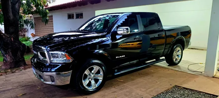 Ram Classic Laramie 5.7 V8 16V Gasolina 4X4 Aut. 2022