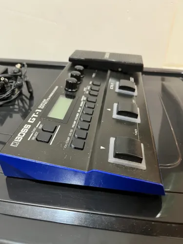 Pedaleira Boss GT-1 + Fonte