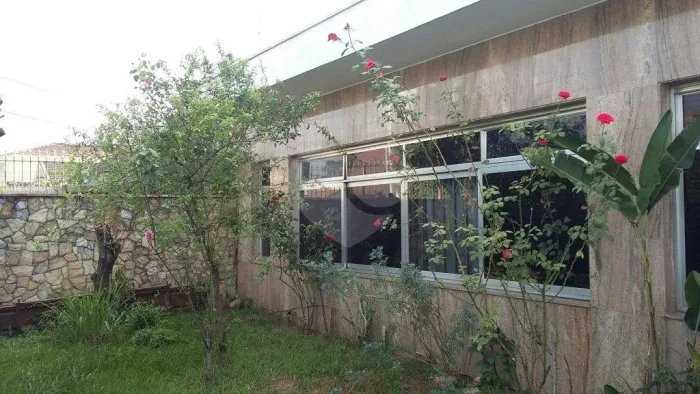 Casa térrea com 3 quartos à venda ou para locação em Vila galvão - SP