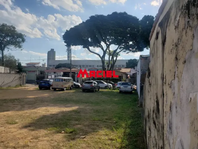 TERRENO NO CENTRO DE SJC