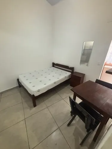 Excelente Kitnet com vaga de garagem já incluso água, luz e IPTU
