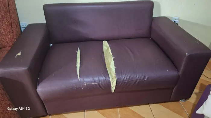 sofá de 03 e 02 lugares