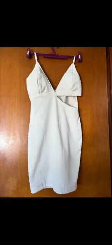 Vestido curto canelado branco tamanho P