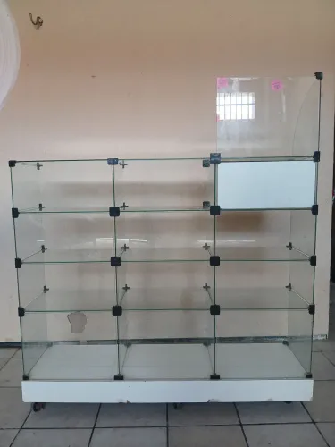 Vitrene com gaveta e rodinha 
