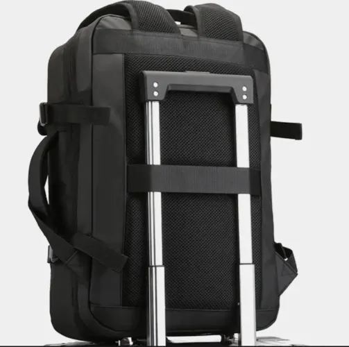 Vendo mochila preta