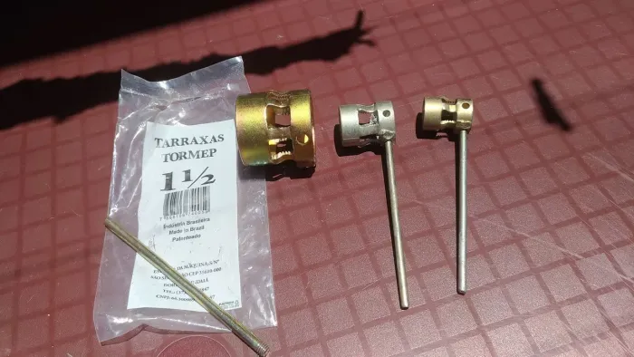 Tarraxas Abridor de Roscas nas medidas 1 1/2 polegadas, 3/4 e 1/2, usadas, bom estado.