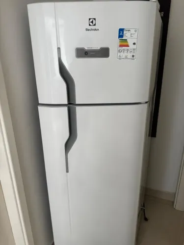 Geladeira Eletrolux 310l - pouco usada