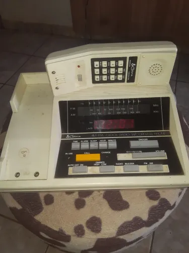 Telefone rádio relógio relíquia antiguidade funcionando tudo RS 199.00