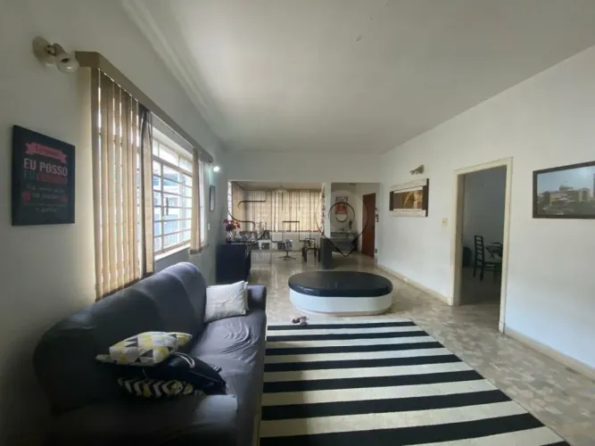 Casa a venda com piscina, 5 dormitórios e 6 vagas no Jardim São Paulo.
