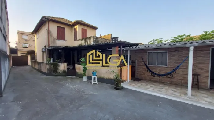 Casa a venda - Macuco - Santos | Terreno amplo