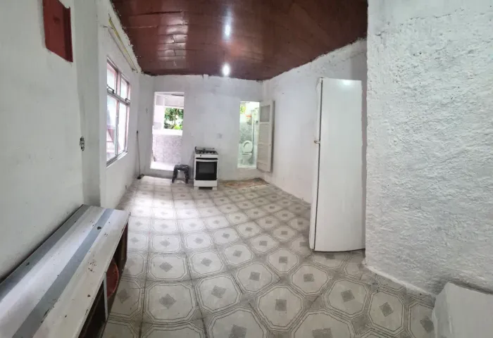 Alugo kitnet mobiliada 1.100 reais 