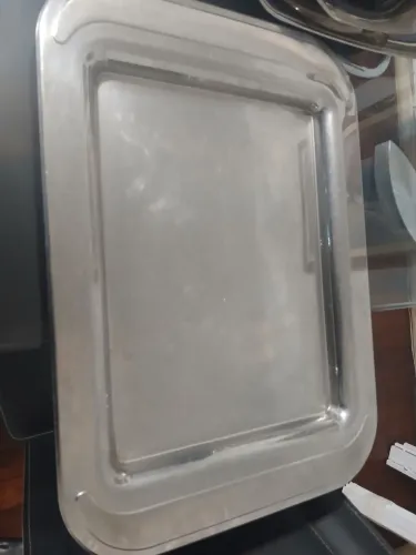Bandeja de inox e fina