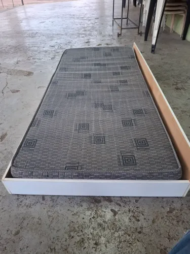 Cama solteiro com colchão