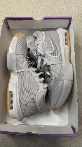 Lebron Witness VIII TAM 41 R$460 Original novo