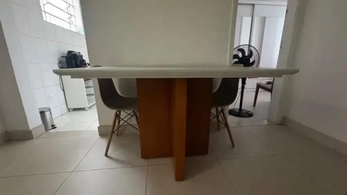 Mesa de jantar com 6 cadeiras 