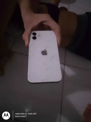 iPhone 12 pego inferior com volta