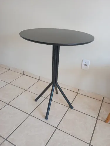 Mesa redonda preta: Altura 77cm