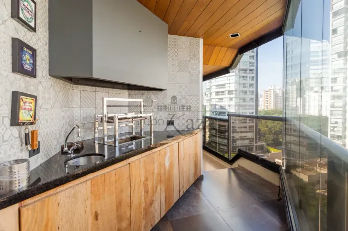 Apartamento - Paraíso - 3 Suítes - 330m².