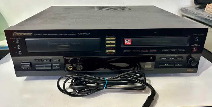 Pioneer PDR-W839 funciona perfeitamente. Sem controle remoto 