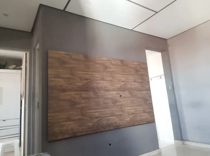 Painel para TV de 65"