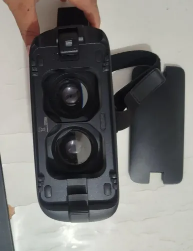Headset de Realidade Virtual (Samsung).