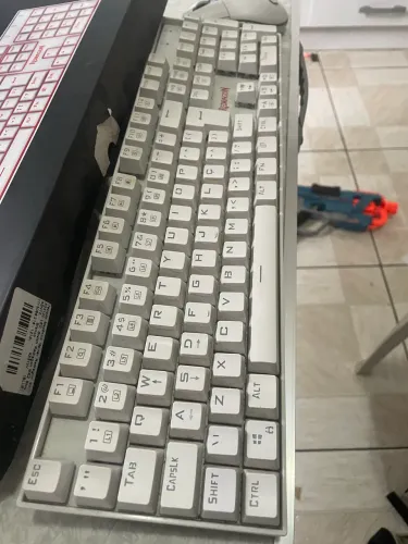 Teclado mecânico Redragon Mitra