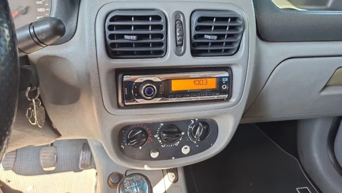 Renault Clio Hi-flex 1.0 16V 5P 2011