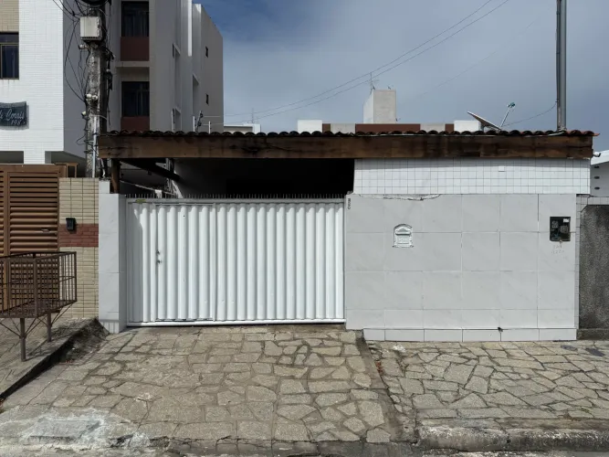 Oportunidade casa com 2 quartos  