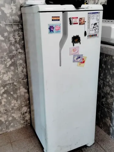 Geladeira 240L