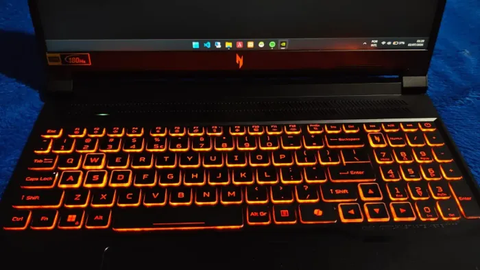 ACER NITRO V16 AI - RTX 5050 (8GB) / 16GB DDR5