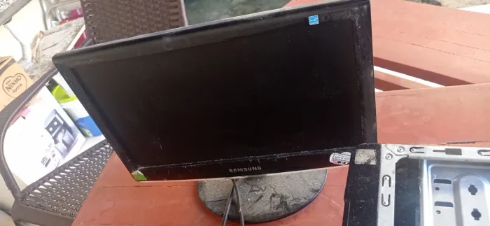 Monitor 14" Samsung com defeito