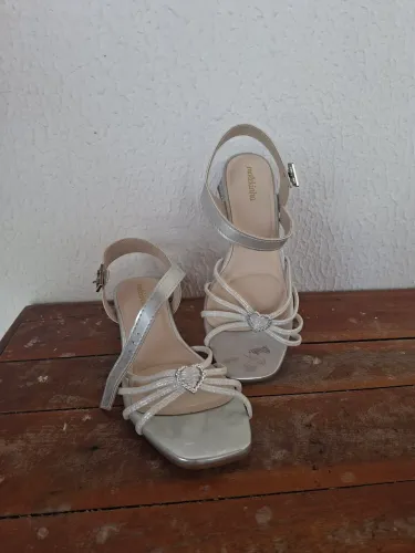 Salto menina molekinha