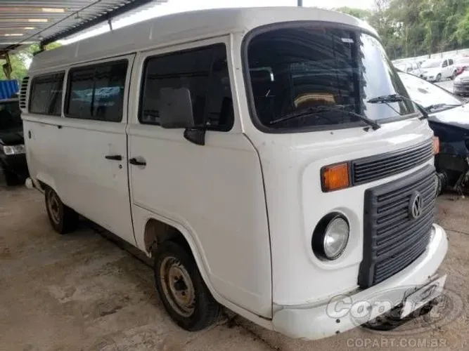 SUCATA KOMBI 2013 PARA RETIRADA DE PEÇAS