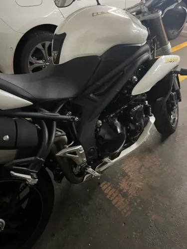 Moto nova nuca pegou chuva 