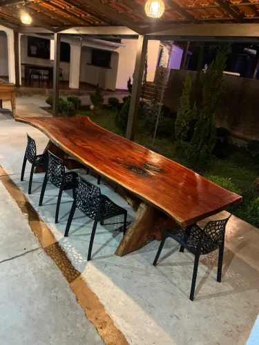 MESA RÚSTICA MACIÇA EM CEDRO