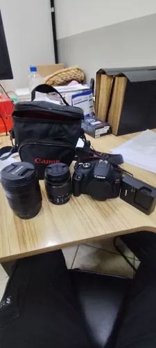 Canon EOS Rebel T7 + lente EFS 18-135 mm + lente do kit 18-55 mm