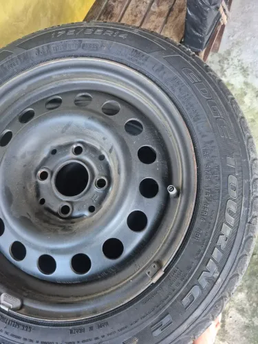 Vende-se pneus aro 14 super conservado.