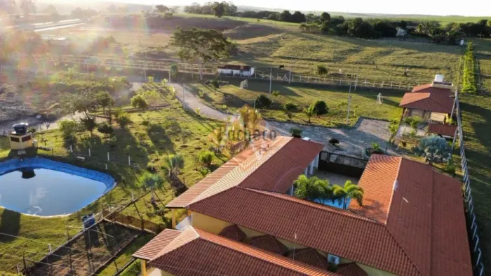 Chácara em Pirajuí, 1,8 hectares, 8 dormitórios, piscina, lago, Capela. R$2.500.000,00