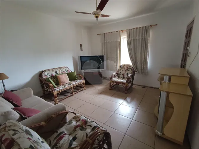 Venda de Casa Térrea no Jardim Villaça, São Roque!