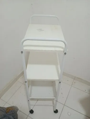 Carrinho auxiliar de estética