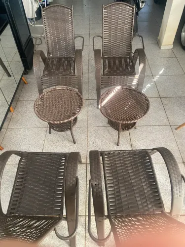 Vendo ou troco jogo de cadeiras e mesas de centro