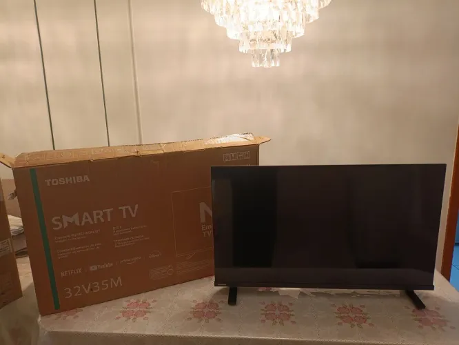 Tv 32 (3 meses de uso) Semp Toshiba tela quebrada