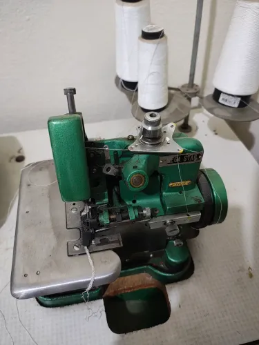 Vendo overloque verde