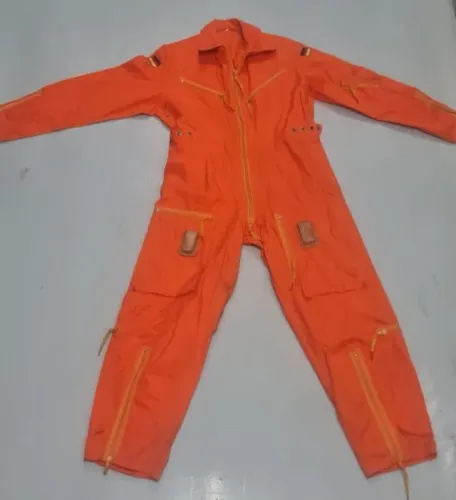 Macacão de Voo Militar Alemão Original - Força Aérea (Luftwaffe) / Resgate VintageUm verda