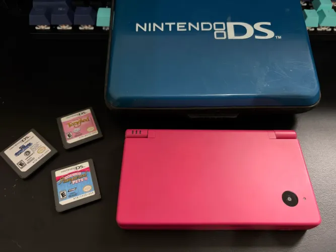 Nintendo DSi Rosa muito conservado tudo funcionando 3 jogos originais