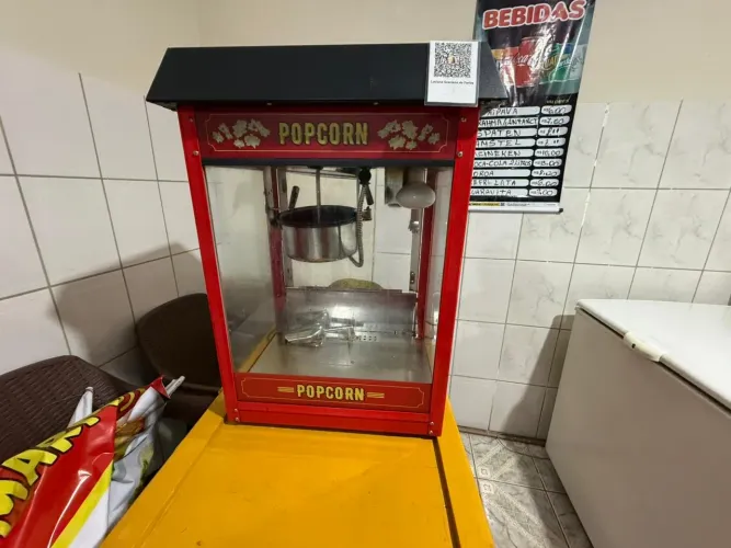 Pipoqueira elétrica profissional 220v (não entregamos retirar Kubickek Guarapari )