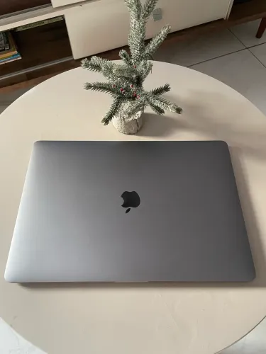 MacBook Pro 16gb / 1TB Hd SSD / Tela Retina 15p / Processador i7 / Touch Bar.