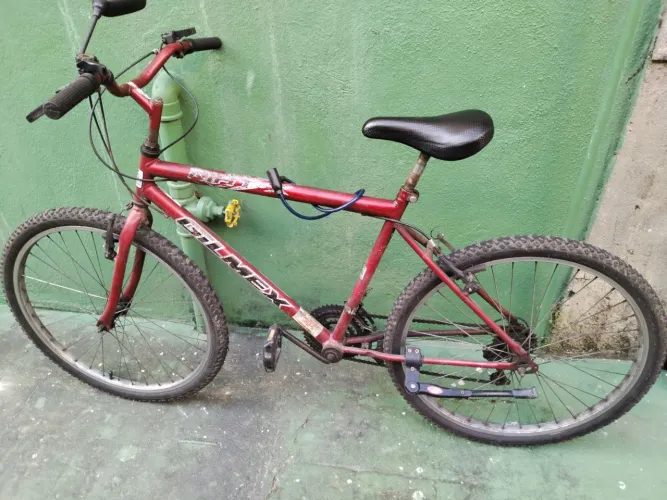 Bicicleta aro 26 usada funcionando.