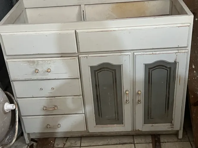 Armário banheiro em madeira maciça + bancada em granito + Cuba em porcelana